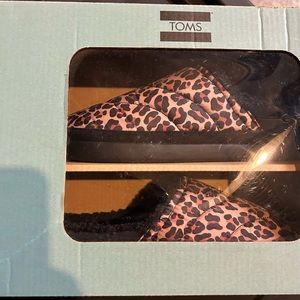 Toms Sage Womens Leopard Print Slip On Scuff Slippers NIB